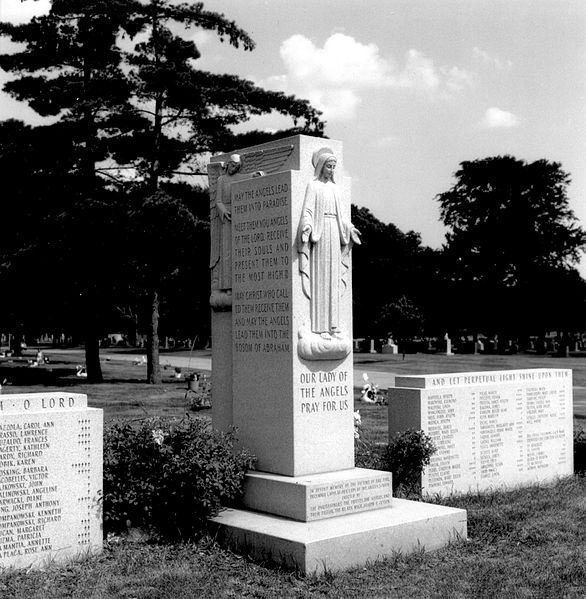A monument to the victims at the Queen of Heaven Cemetery.
<br />Date December 1, 1958
<br />Location Humboldt Park, Chicago, Illinois
<br />Cause	Inconclusive
<br />Deaths	95