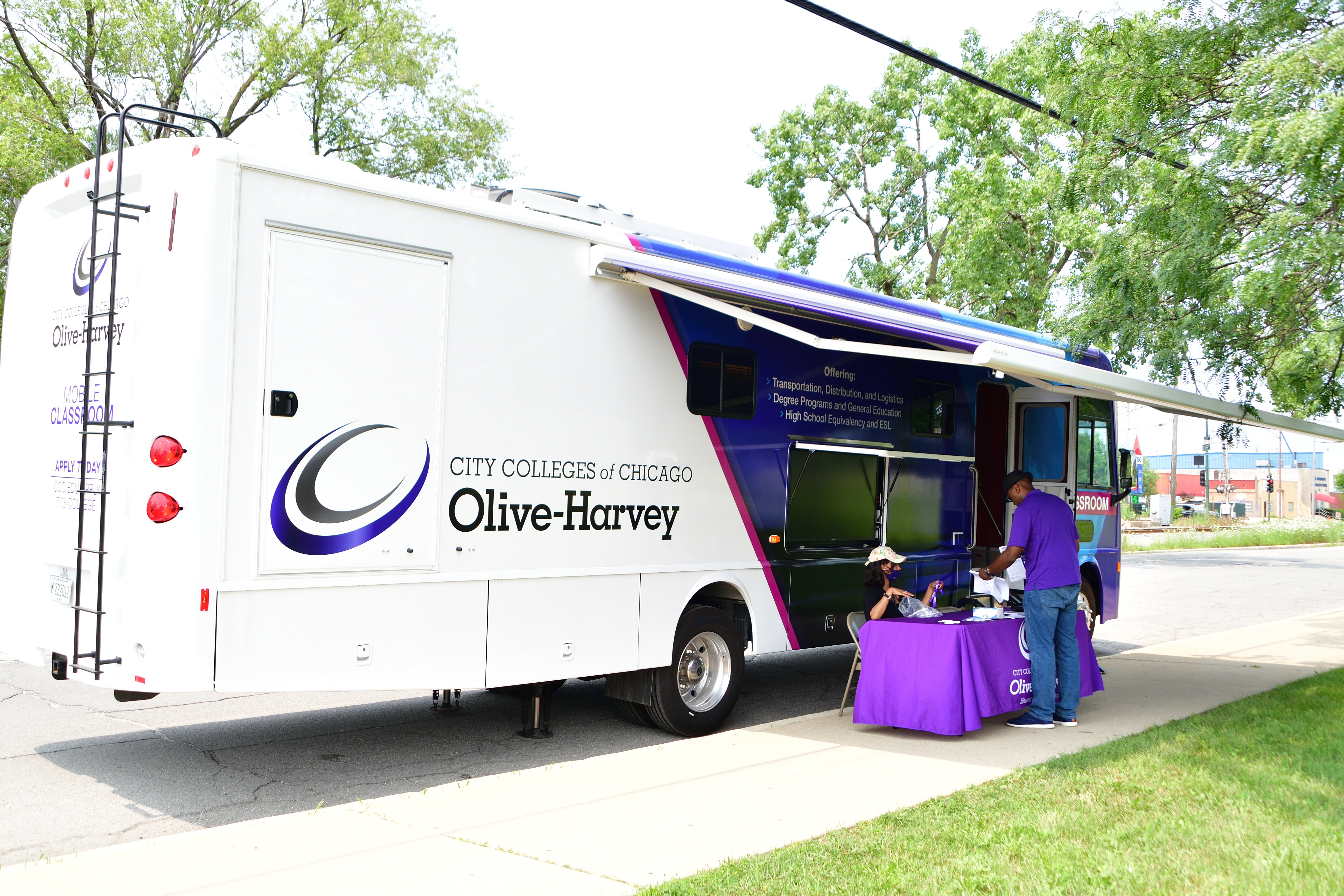 Olive Harvey College, Community Festival 2021, 5th District Chicago Police Headquarters, July 17, 2021 (pic by Emi Yamamoto)