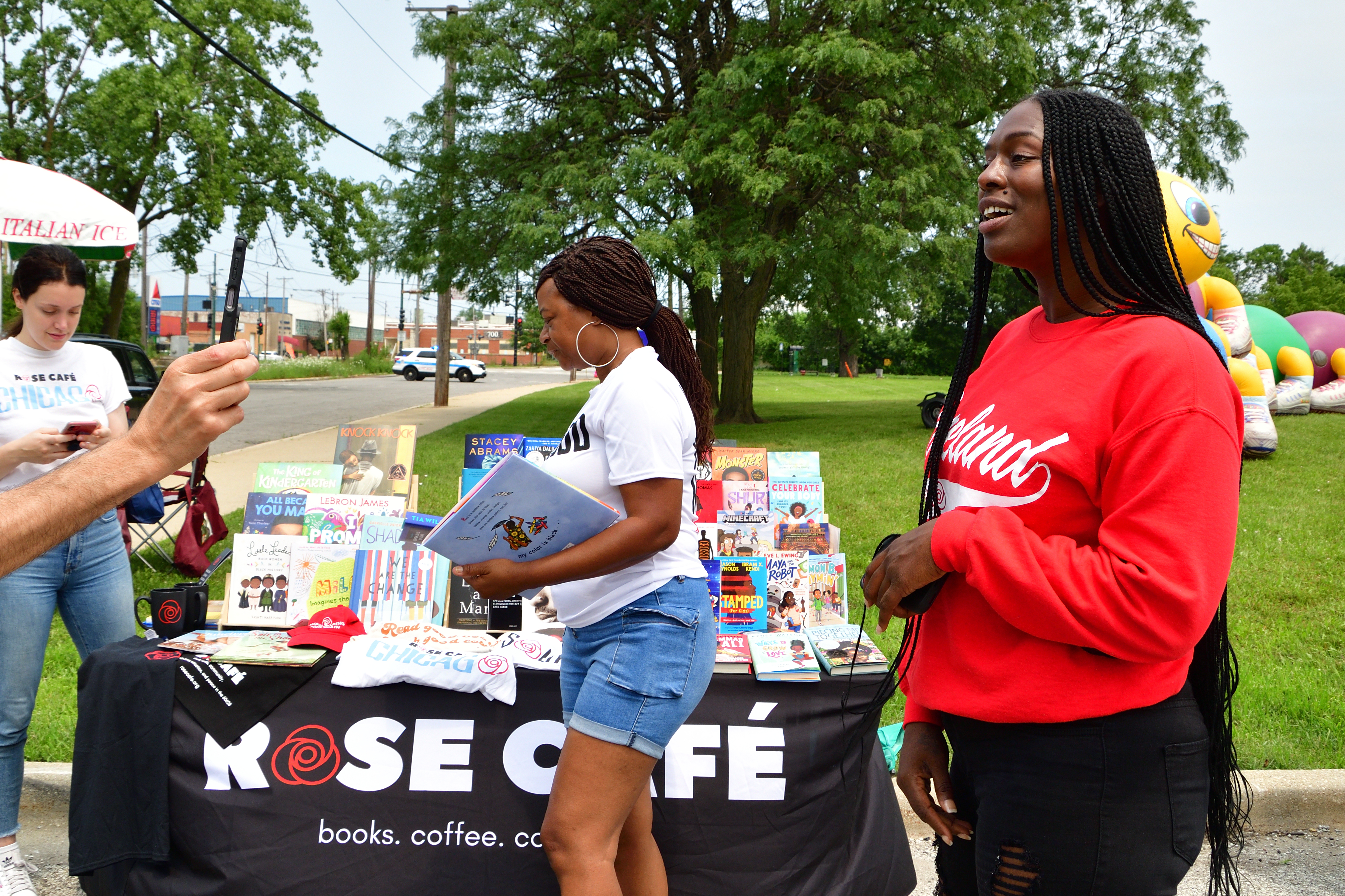 Rose Cafe Books @ Community Festival on Saturday, July 17, 2021, 5th District Chicago Police headquarters (pic by Emi Yamamoto)